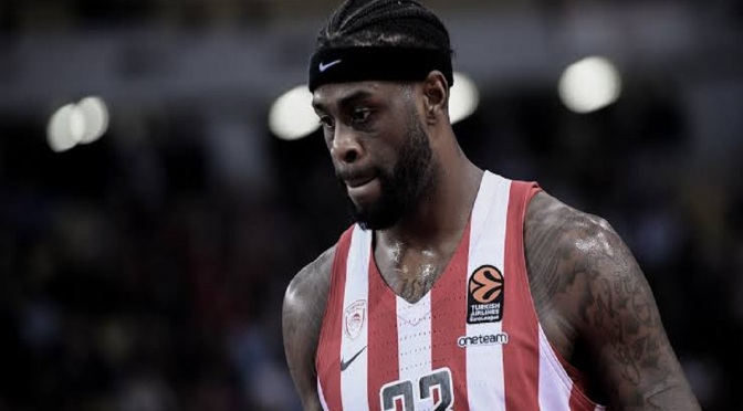 Olympiacos dispensa Willie Reed
