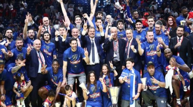Anadolu Efes são campeões consecutivos da EuroLeague!