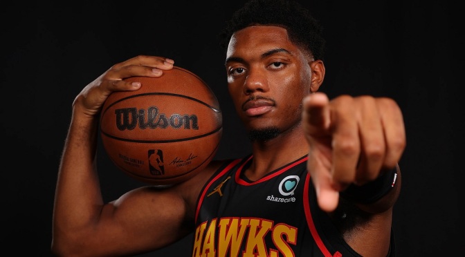 Hawks assinam contrato two-way com Trent Forrest