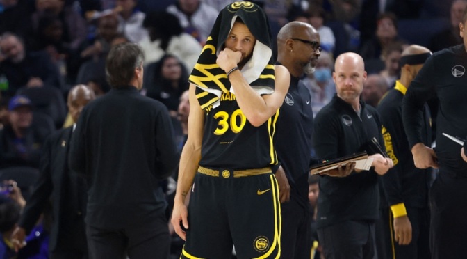 Steph Curry reage às vaias dos fãs dos Warriors